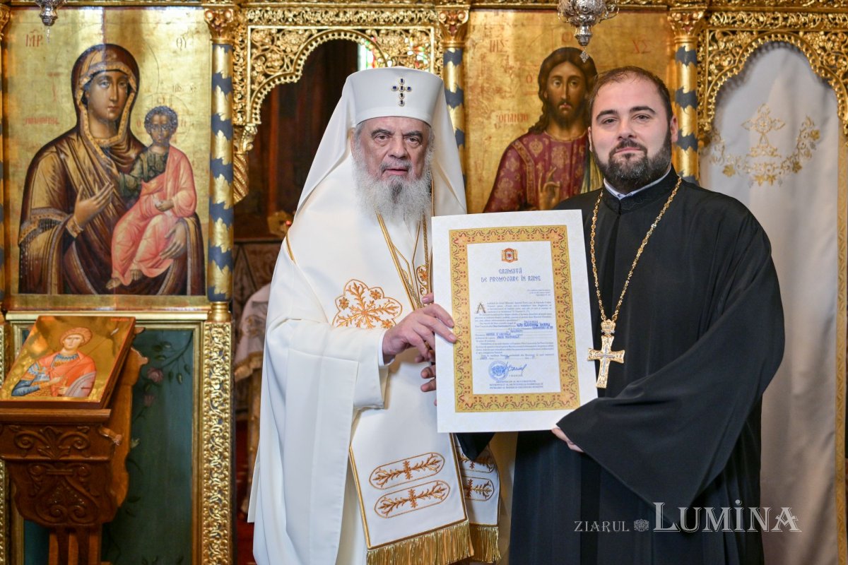 Promovări în rang pentru ostenitori din Administrația bisericească 344982
