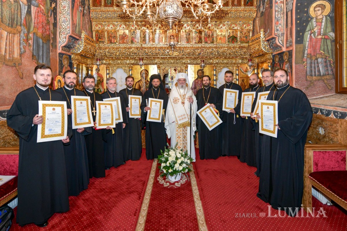 Promovări în rang pentru ostenitori din Administrația bisericească 344983