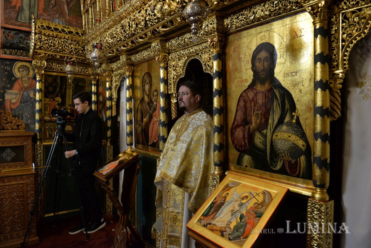 „Mântuitorul Iisus Hristos aduce mamei îndoliate bucuria învierii fiului ei” 345050