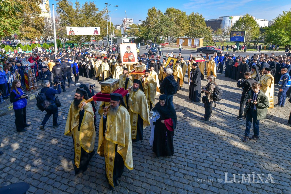 Îmbrățișarea sfinților pe Dealul Patriarhiei 345504