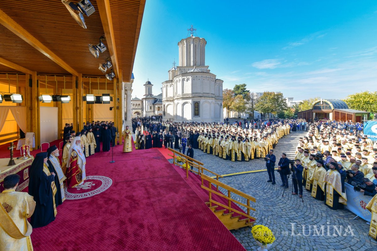 Îmbrățișarea sfinților pe Dealul Patriarhiei 345514