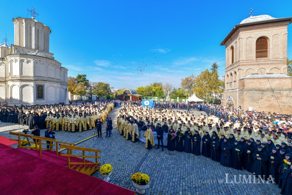 Îmbrățișarea sfinților pe Dealul Patriarhiei 345515