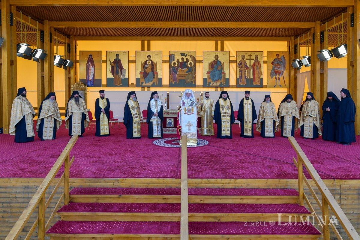 Îmbrățișarea sfinților pe Dealul Patriarhiei 345517