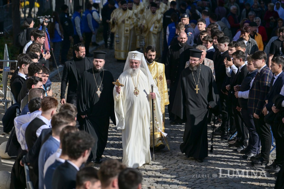 Îmbrățișarea sfinților pe Dealul Patriarhiei 345518