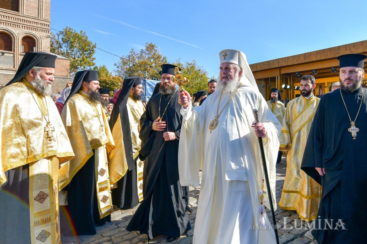 Îmbrățișarea sfinților pe Dealul Patriarhiei 345519