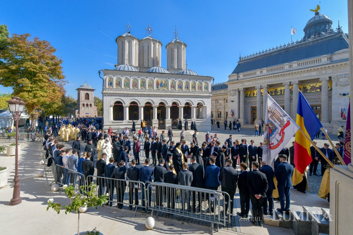 Îmbrățișarea sfinților pe Dealul Patriarhiei 345520