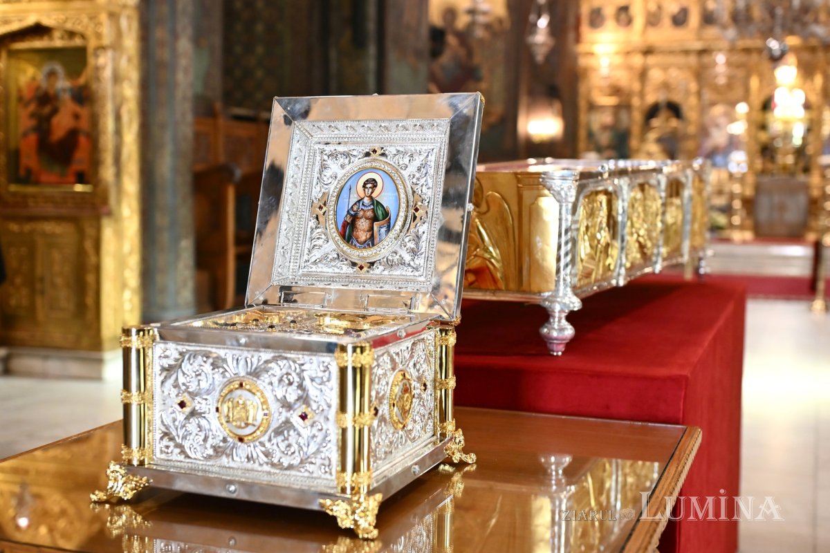 Îmbrățișarea sfinților pe Dealul Patriarhiei 345523