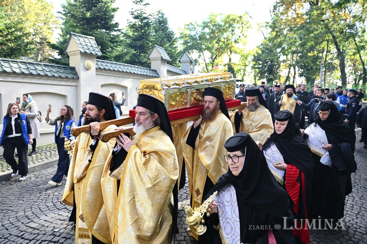 Îmbrățișarea sfinților pe Dealul Patriarhiei 345530