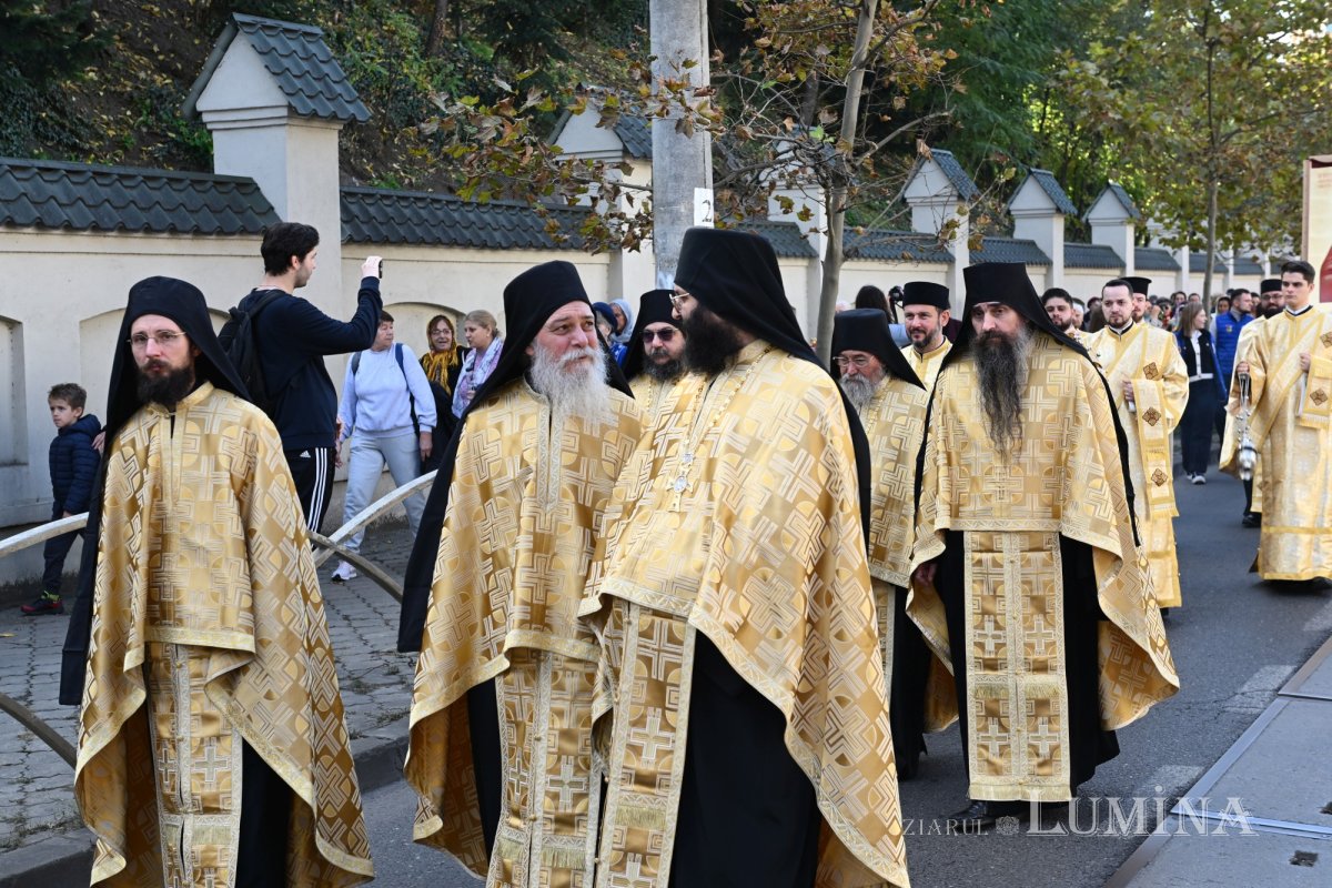 Îmbrățișarea sfinților pe Dealul Patriarhiei 345532