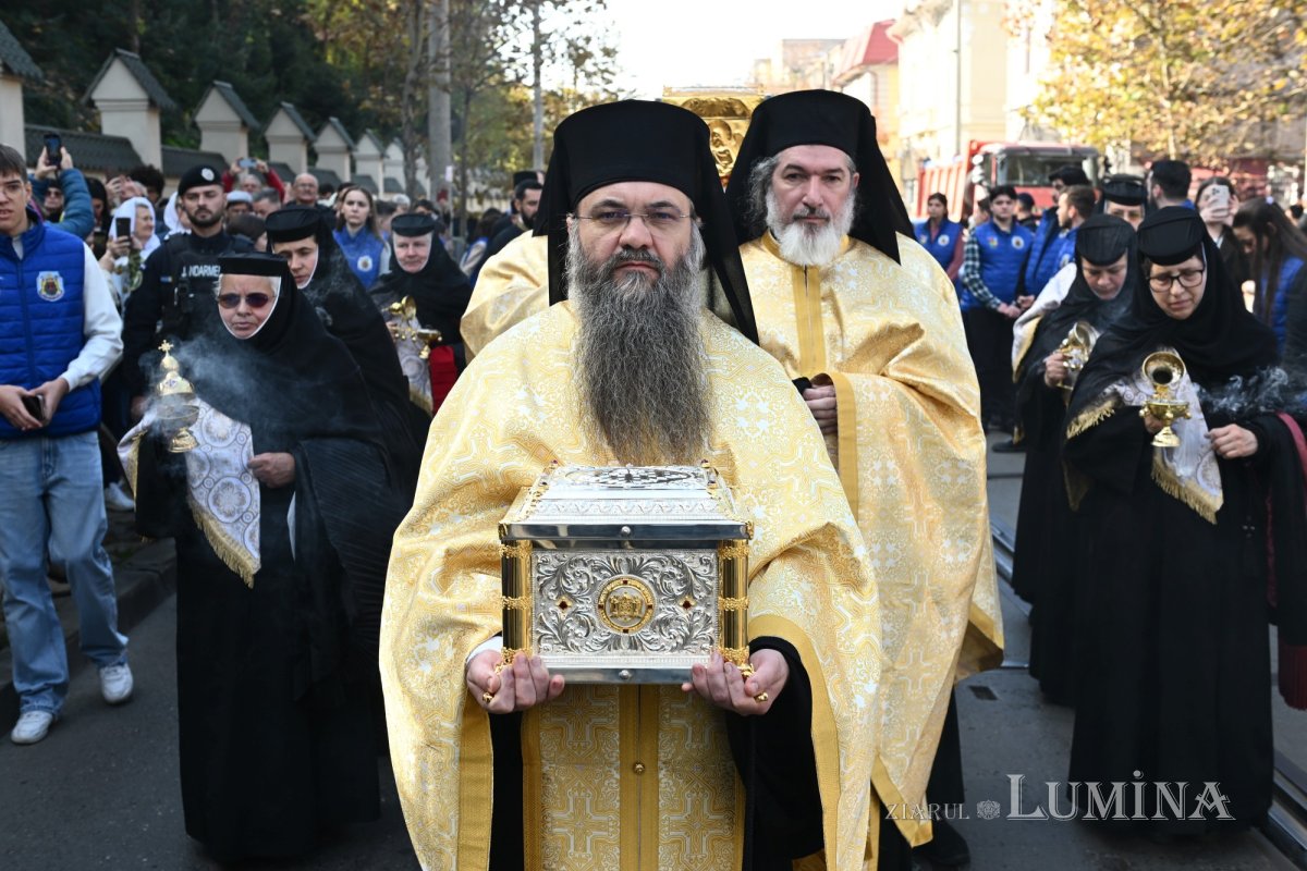 Îmbrățișarea sfinților pe Dealul Patriarhiei 345535