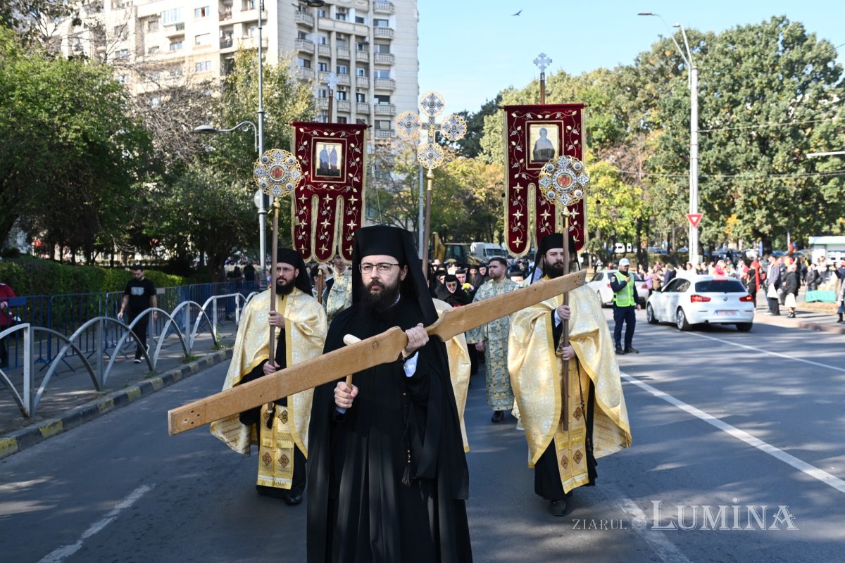 Îmbrățișarea sfinților pe Dealul Patriarhiei 345538