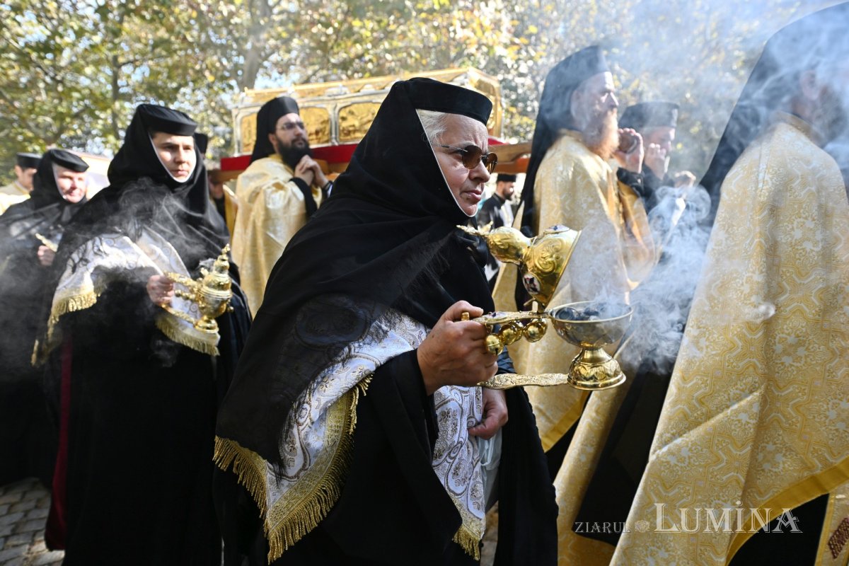 Îmbrățișarea sfinților pe Dealul Patriarhiei 345541