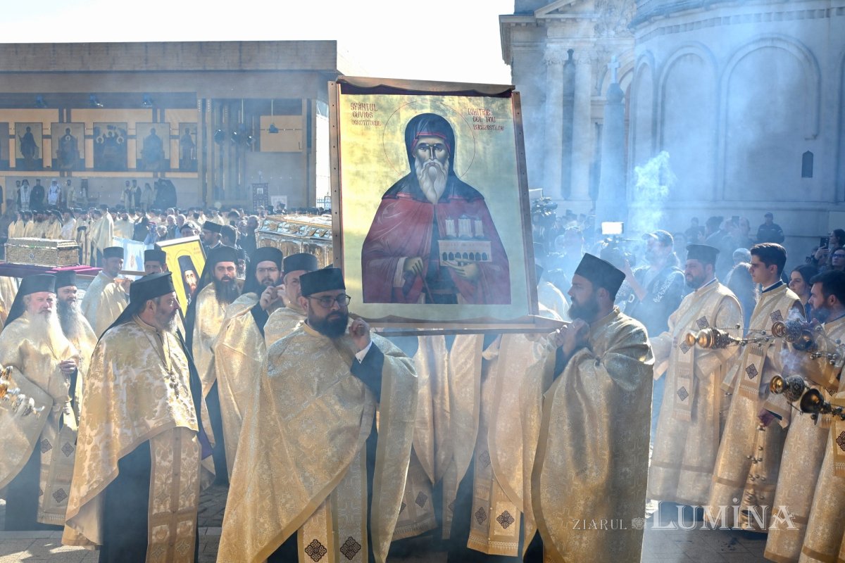 Îmbrățișarea sfinților pe Dealul Patriarhiei 345543