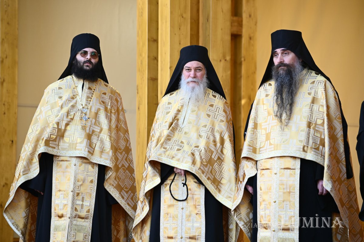 Îmbrățișarea sfinților pe Dealul Patriarhiei 345547