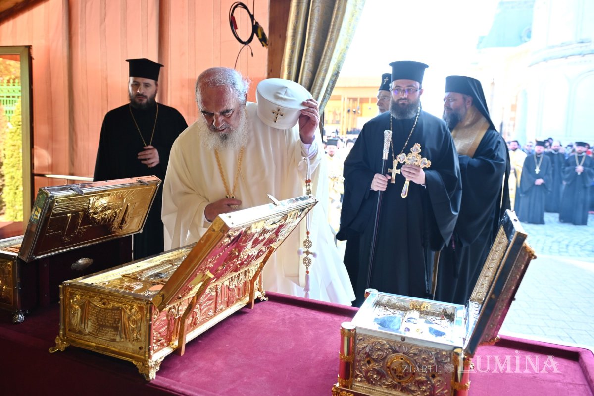 Îmbrățișarea sfinților pe Dealul Patriarhiei 345549