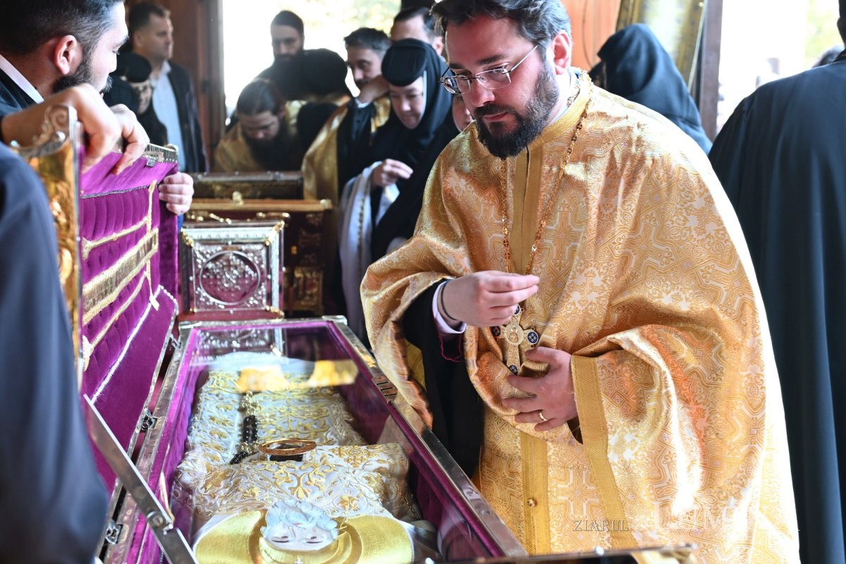 Îmbrățișarea sfinților pe Dealul Patriarhiei 345551