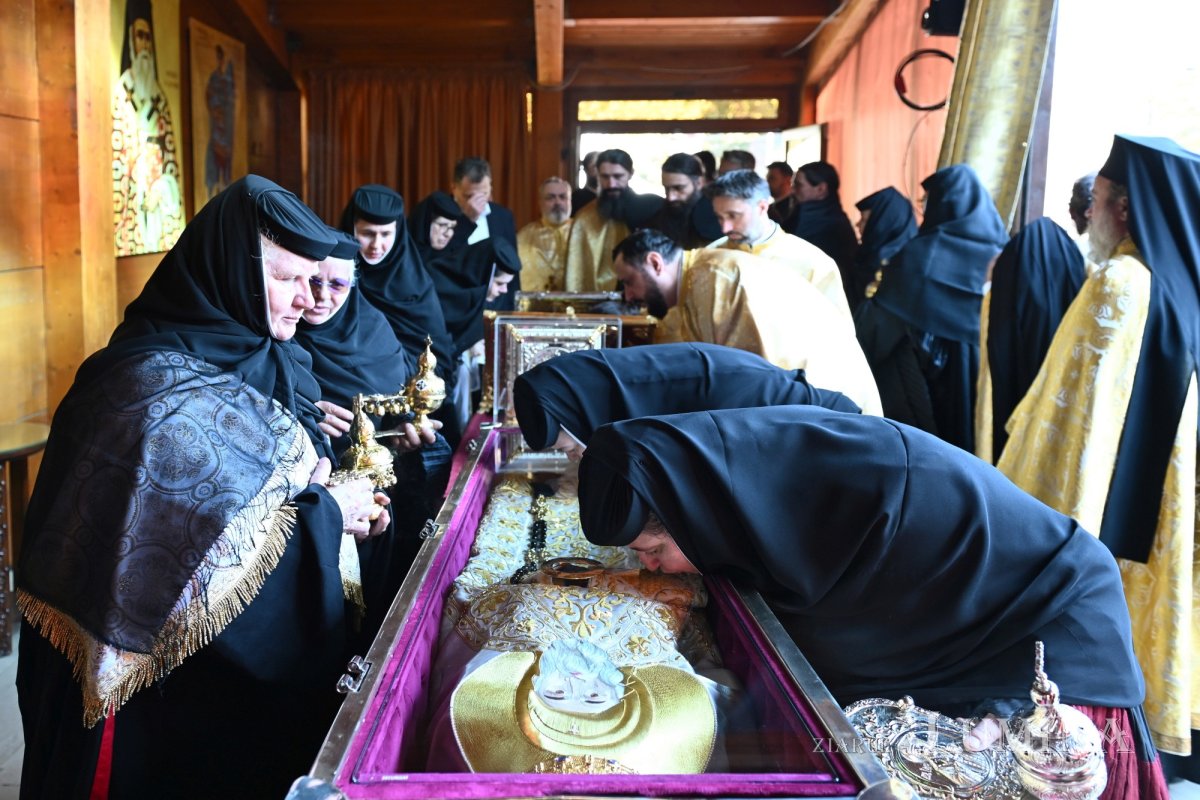 Îmbrățișarea sfinților pe Dealul Patriarhiei 345552