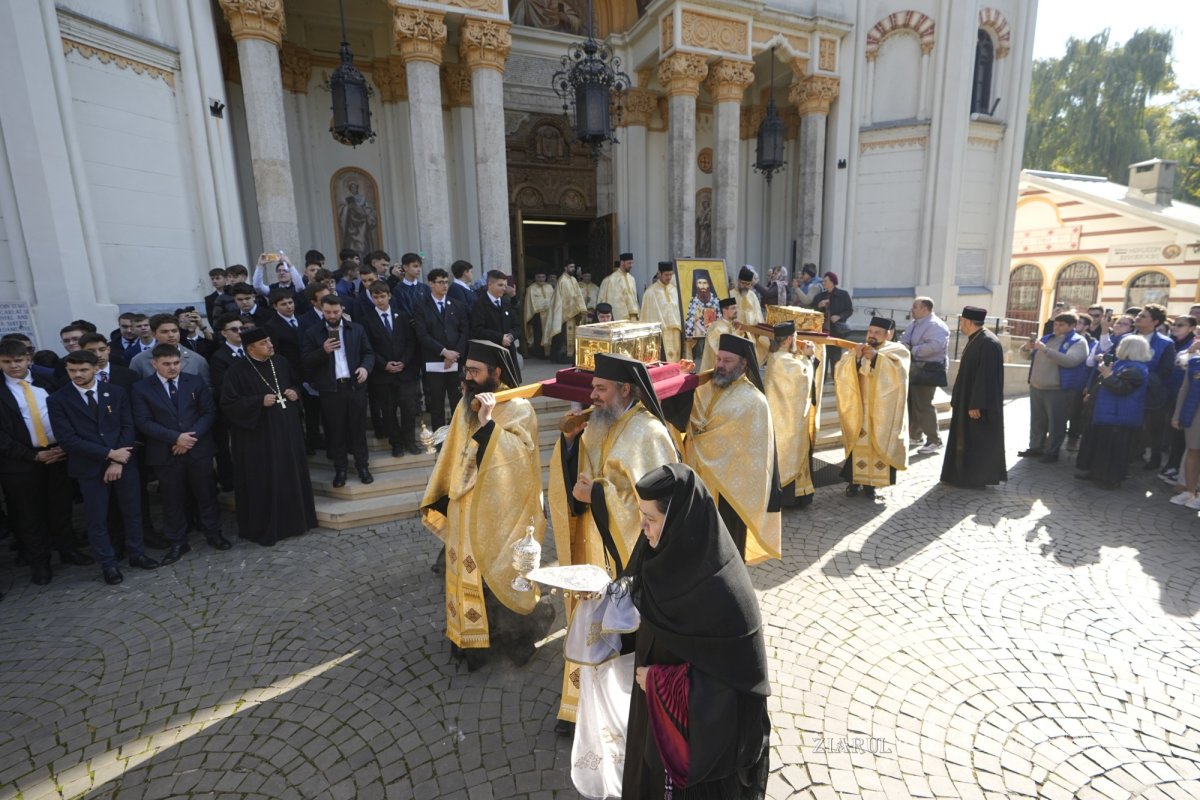 Îmbrățișarea sfinților pe Dealul Patriarhiei 345553