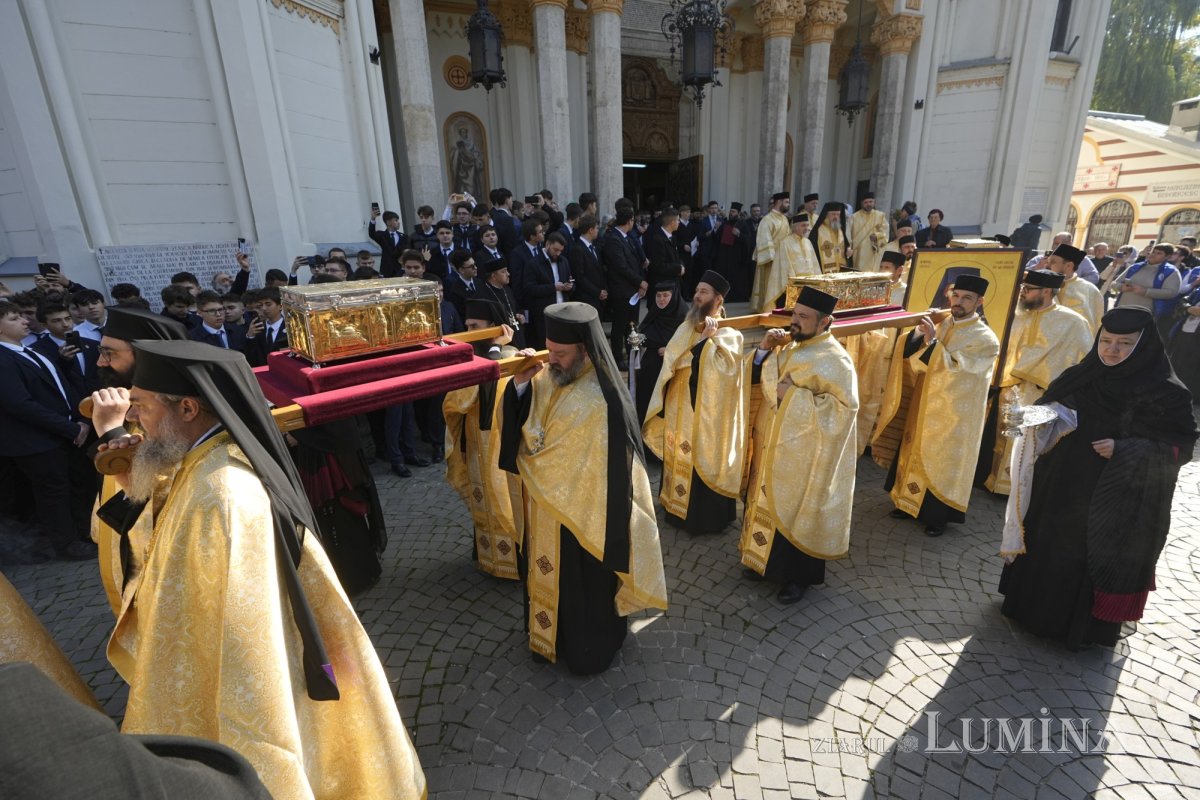 Îmbrățișarea sfinților pe Dealul Patriarhiei 345554