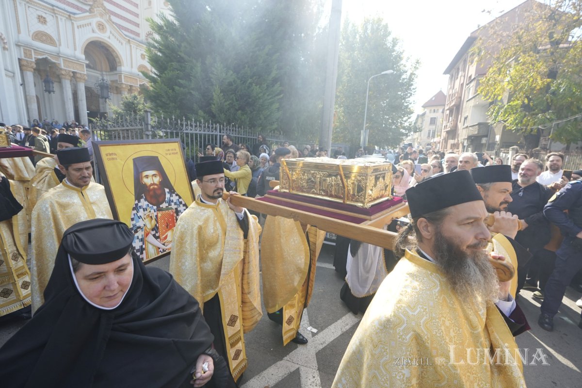 Îmbrățișarea sfinților pe Dealul Patriarhiei 345555