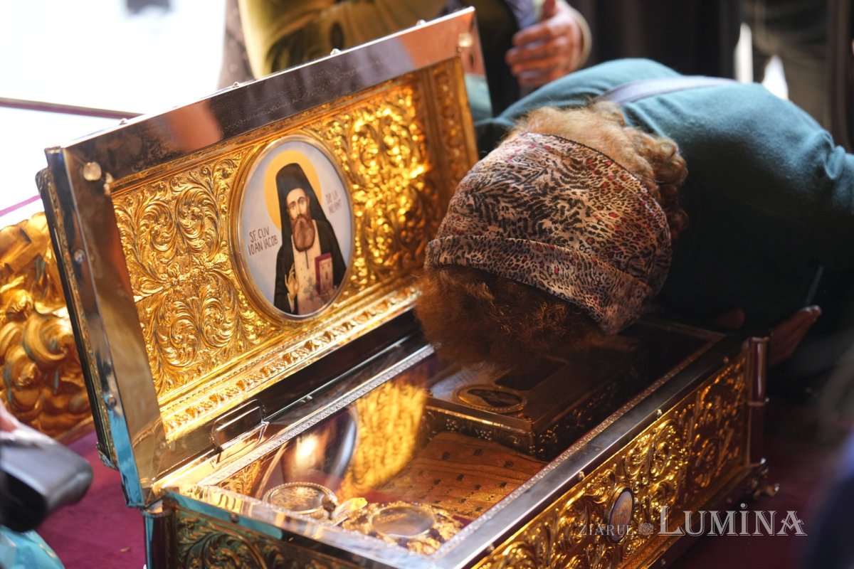 Îmbrățișarea sfinților pe Dealul Patriarhiei 345559