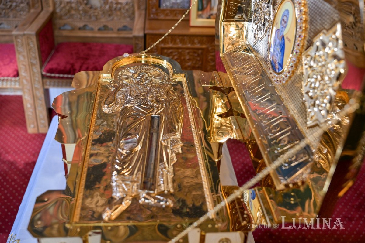 Raclă pentru moaștele Sfântului Andrei sfințită de Patriarhul României 345468
