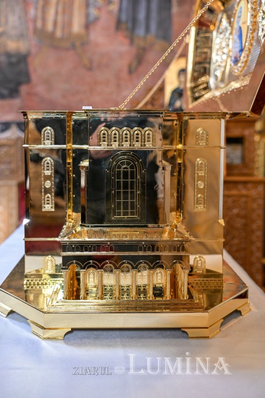 Raclă pentru moaștele Sfântului Andrei sfințită de Patriarhul României 345469