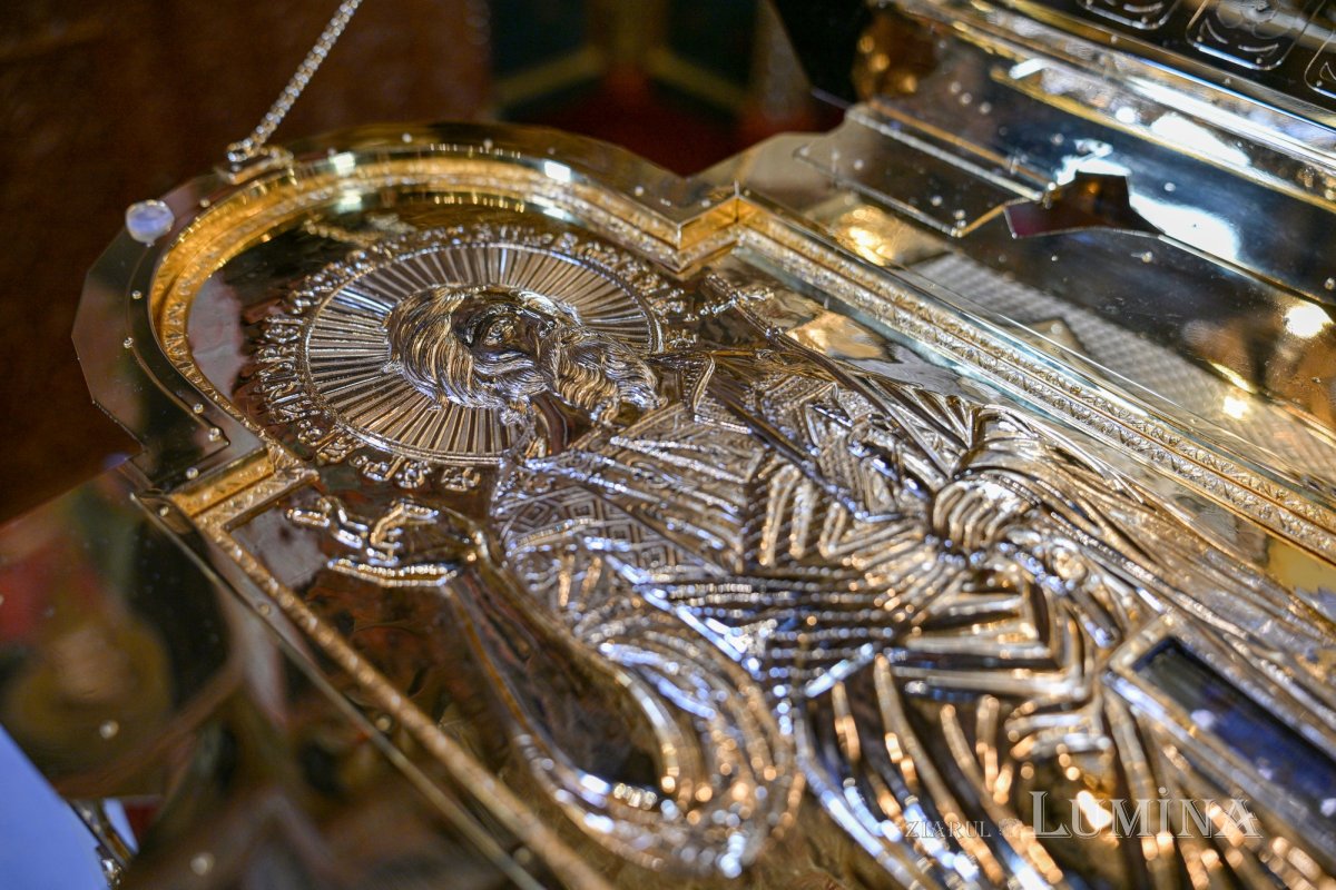 Raclă pentru moaștele Sfântului Andrei sfințită de Patriarhul României 345475