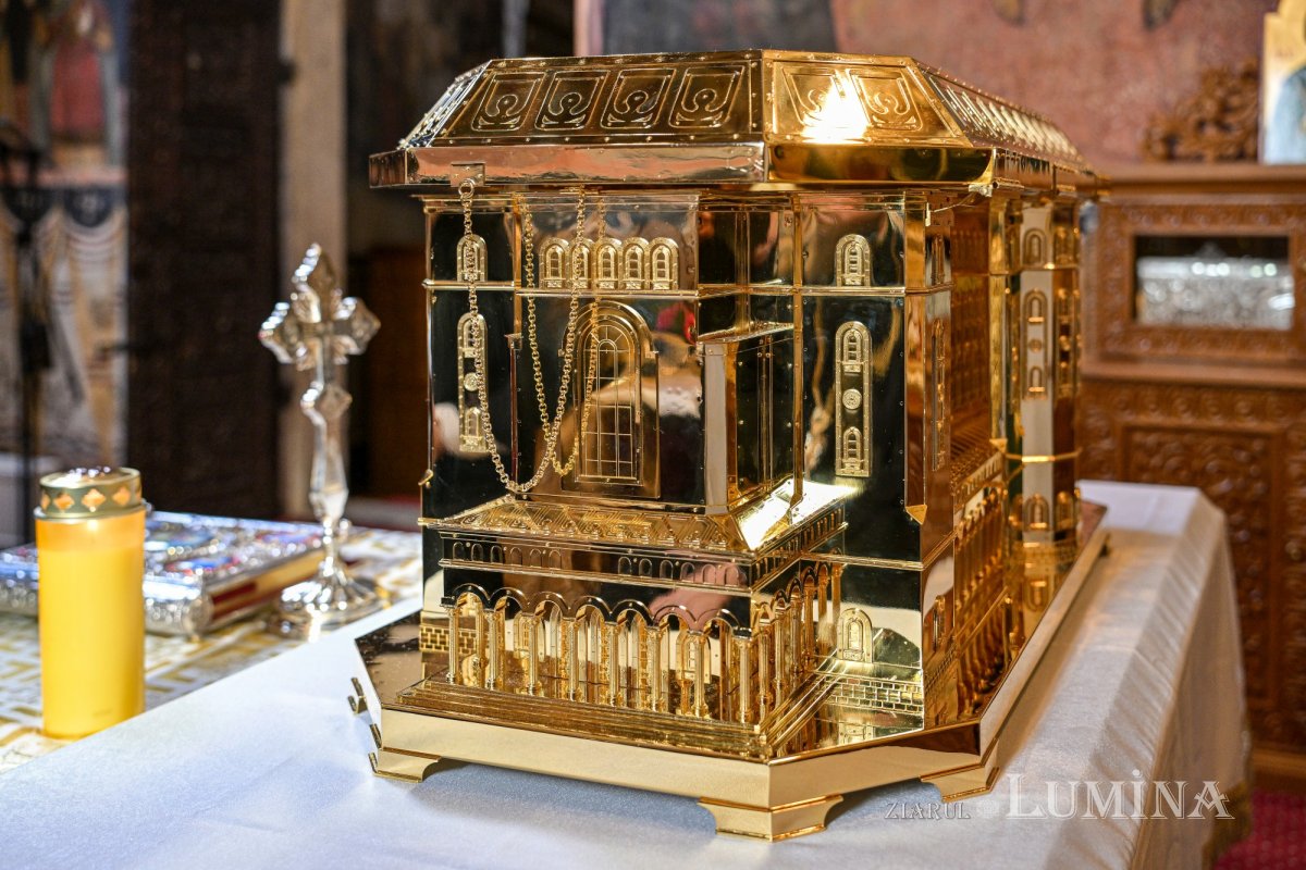 Raclă pentru moaștele Sfântului Andrei sfințită de Patriarhul României 345478