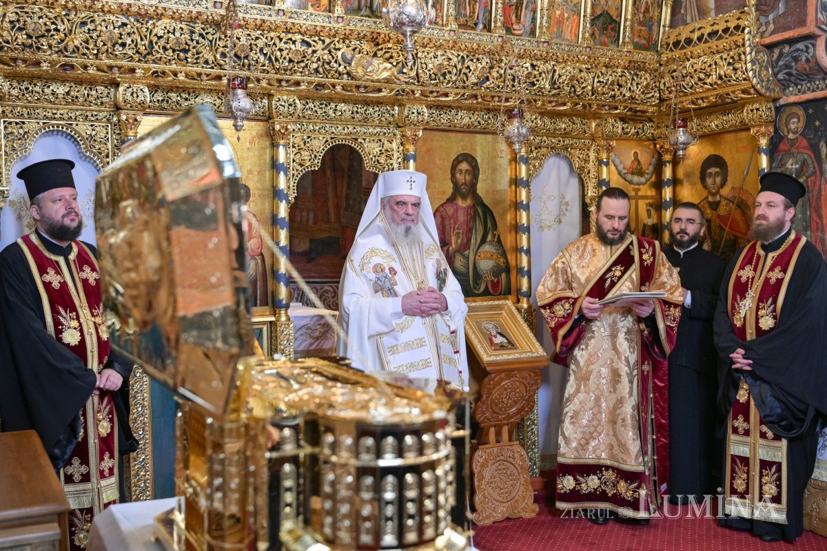 Raclă pentru moaștele Sfântului Andrei sfințită de Patriarhul României 345479