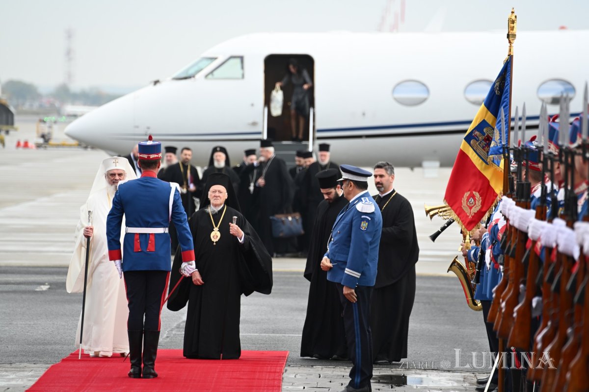 Patriarhul Ecumenic Bartolomeu a ajuns în România 345676