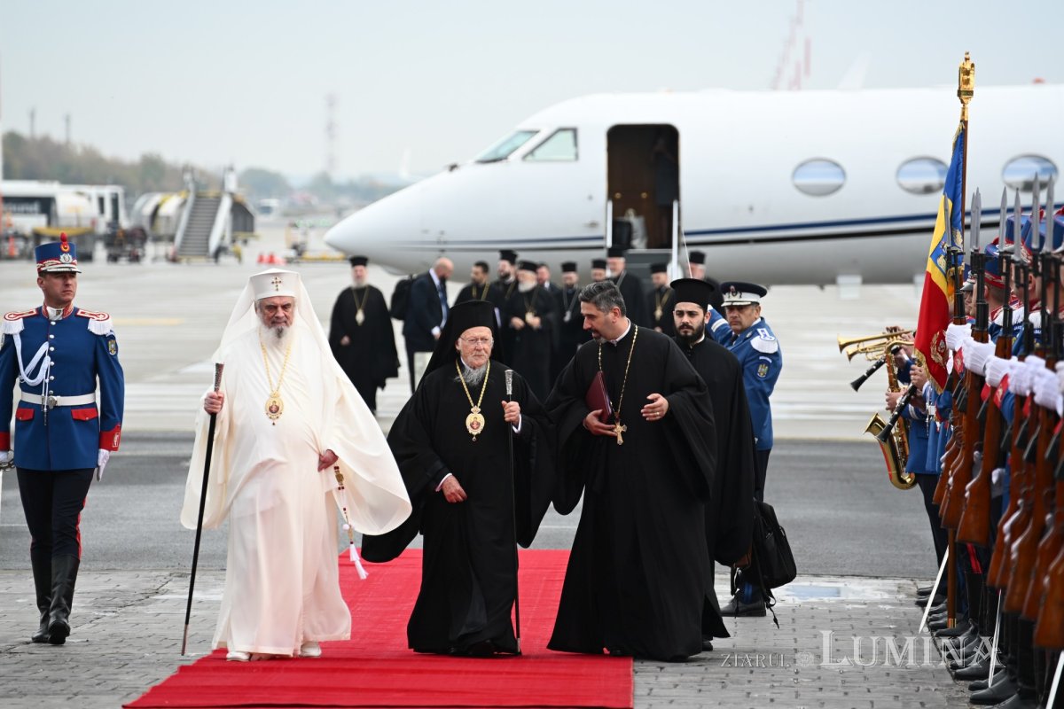 Patriarhul Ecumenic Bartolomeu a ajuns în România 345678