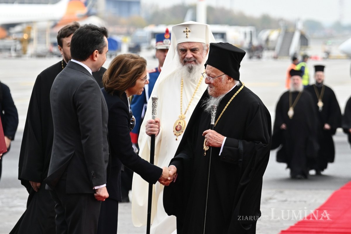 Patriarhul Ecumenic Bartolomeu a ajuns în România 345679