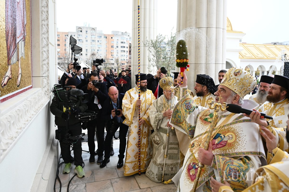 Ziua cea mare a Sfințirii picturii Catedralei Naționale 345851