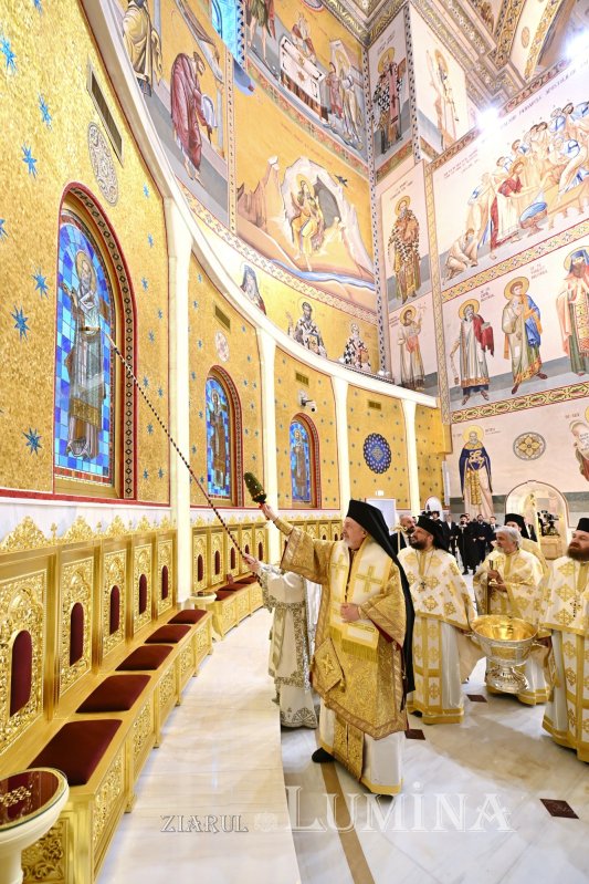 Ziua cea mare a Sfințirii picturii Catedralei Naționale 345863