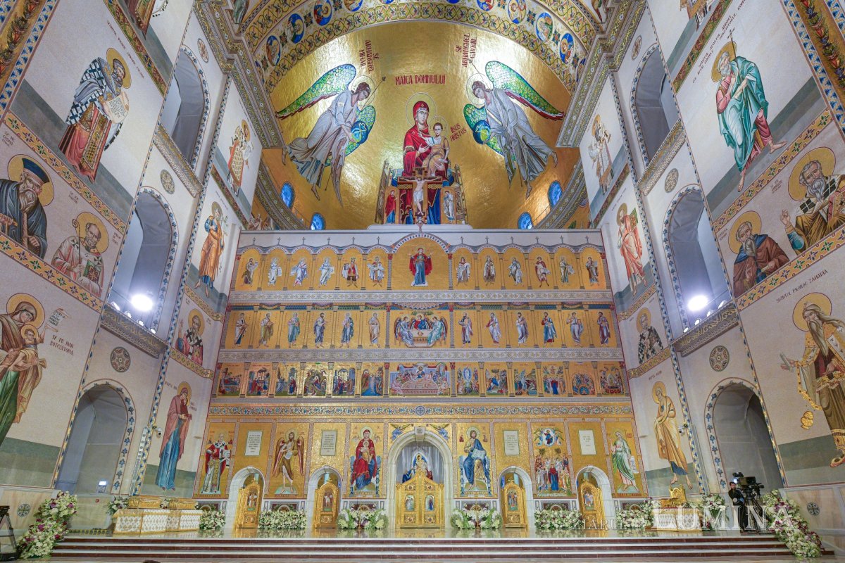 Ziua cea mare a Sfințirii picturii Catedralei Naționale 345919