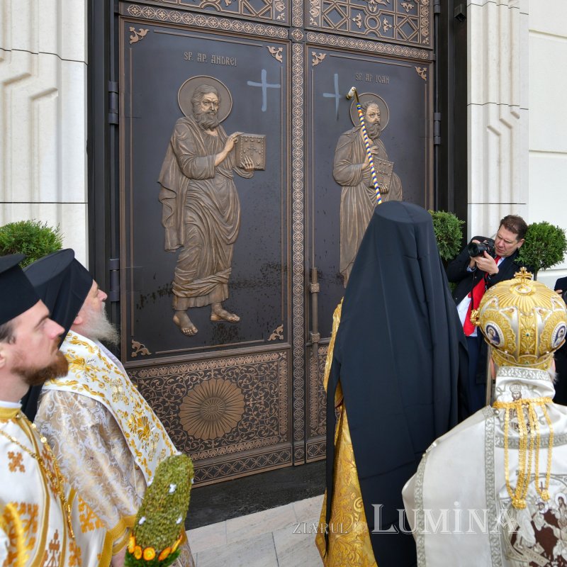 Ziua cea mare a Sfințirii picturii Catedralei Naționale 345935