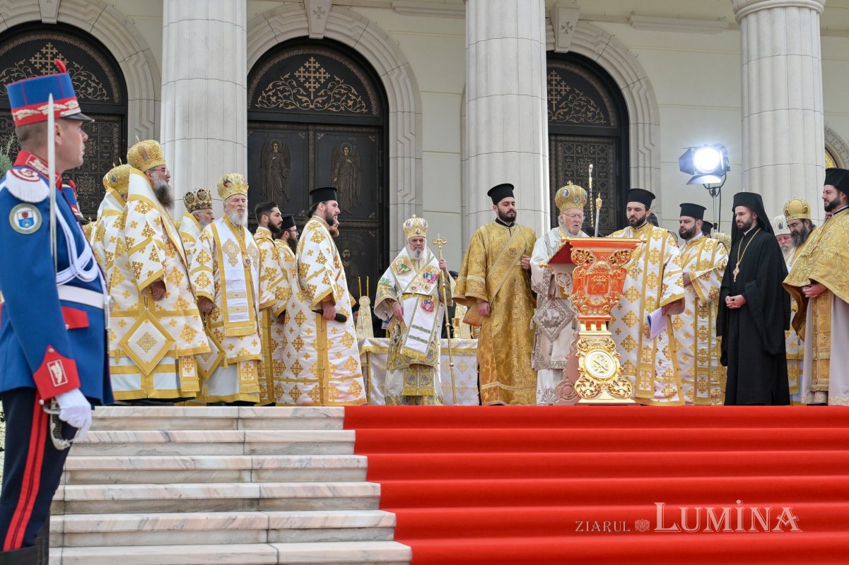 Ziua cea mare a Sfințirii picturii Catedralei Naționale 345937