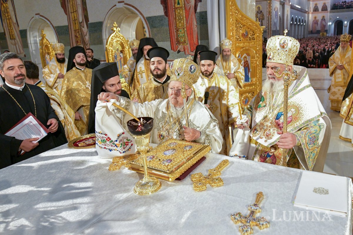 Ziua cea mare a Sfințirii picturii Catedralei Naționale 345946