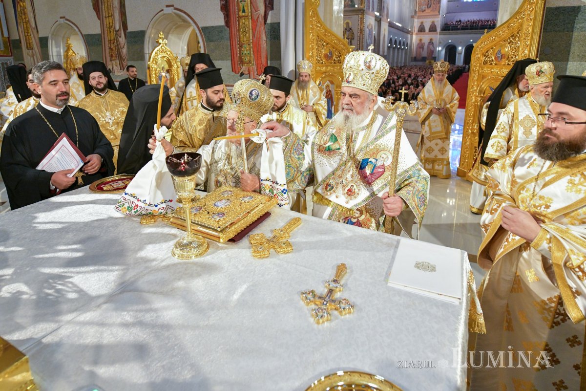 Ziua cea mare a Sfințirii picturii Catedralei Naționale 345947