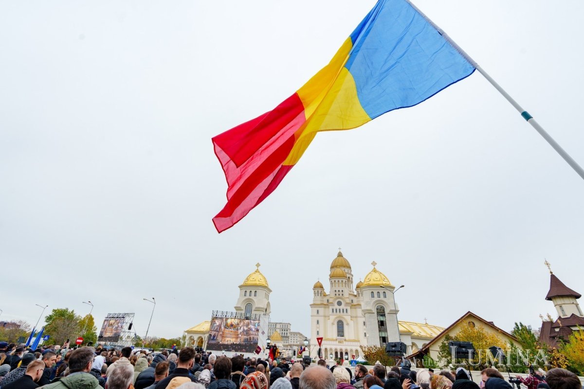 Catedrala - ochii la Cer sau mărturisire a credinței nezdruncinate 346130