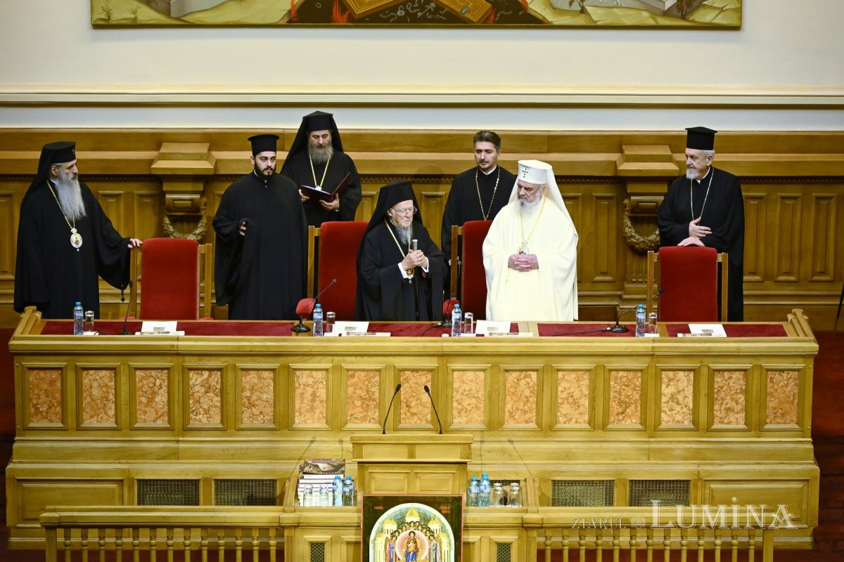 Ședință solemnă a Sfântului Sinod la Palatul Patriarhiei 346230