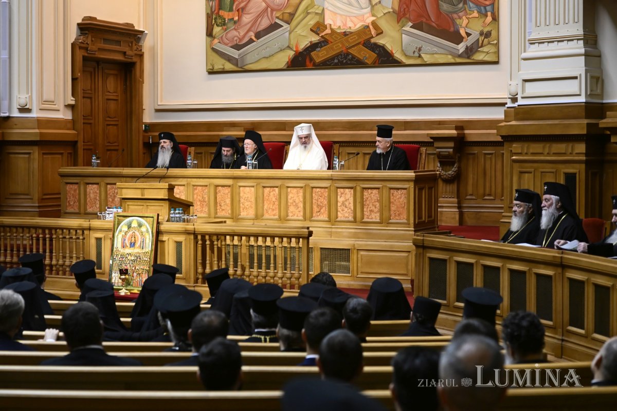 Ședință solemnă a Sfântului Sinod la Palatul Patriarhiei 346232
