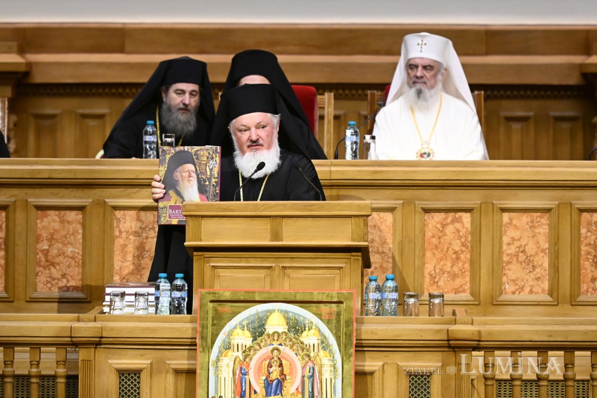 Ședință solemnă a Sfântului Sinod la Palatul Patriarhiei 346233