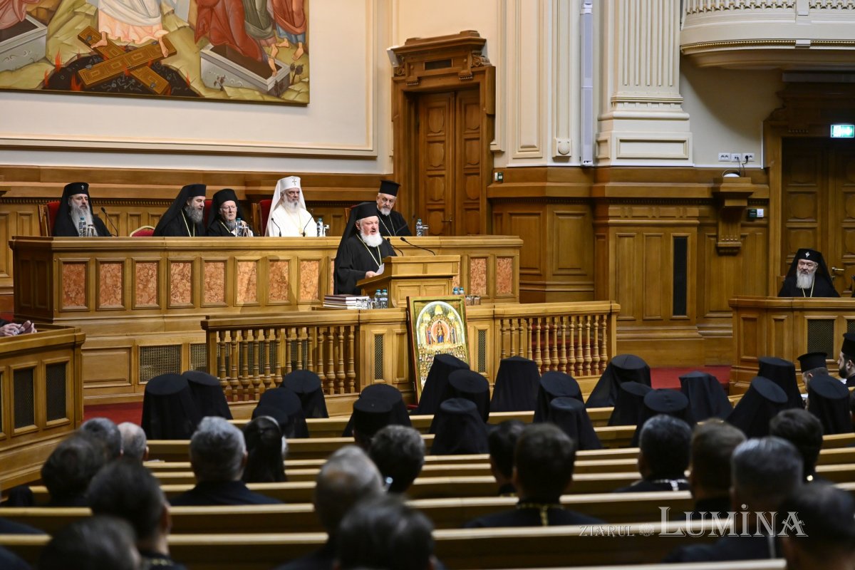 Ședință solemnă a Sfântului Sinod la Palatul Patriarhiei 346239