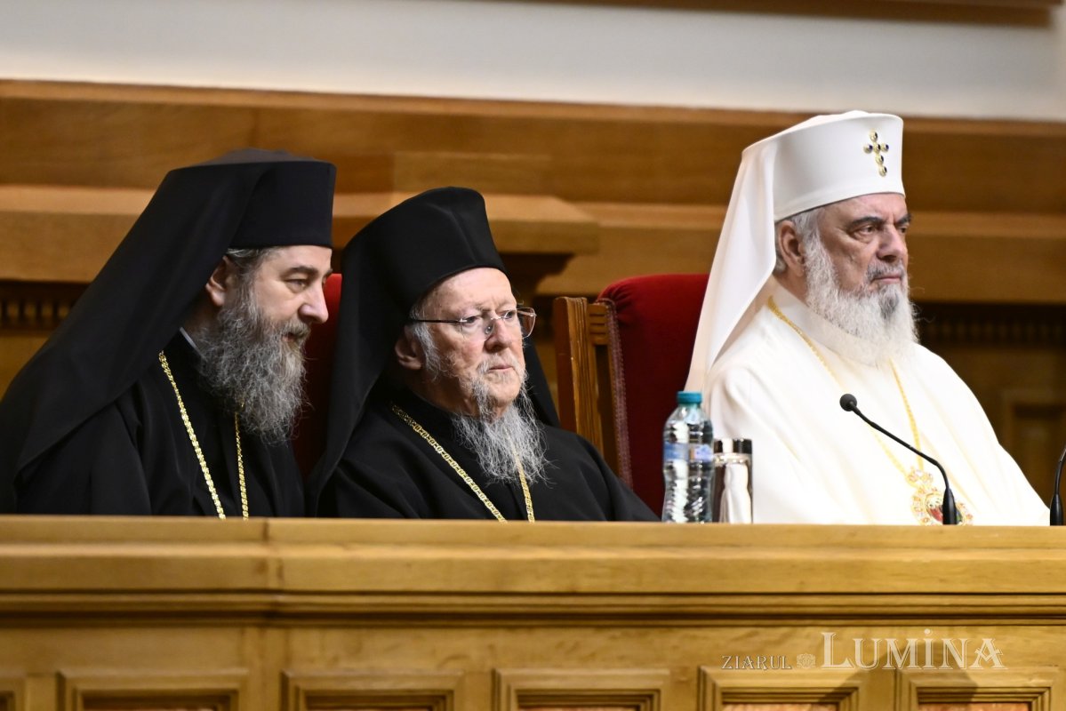 Ședință solemnă a Sfântului Sinod la Palatul Patriarhiei 346240