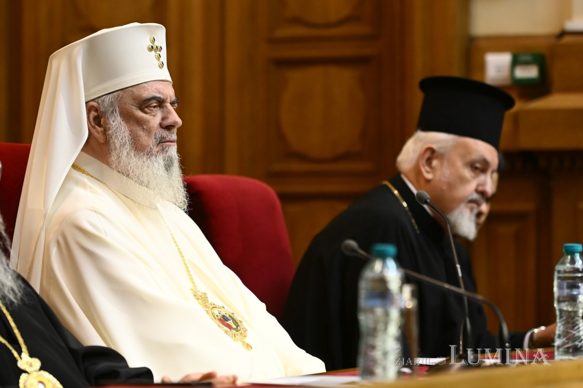 Ședință solemnă a Sfântului Sinod la Palatul Patriarhiei 346242