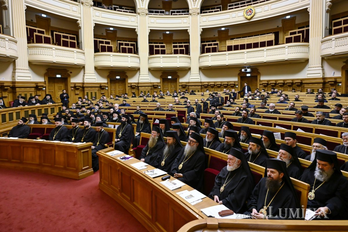 Ședință solemnă a Sfântului Sinod la Palatul Patriarhiei 346247