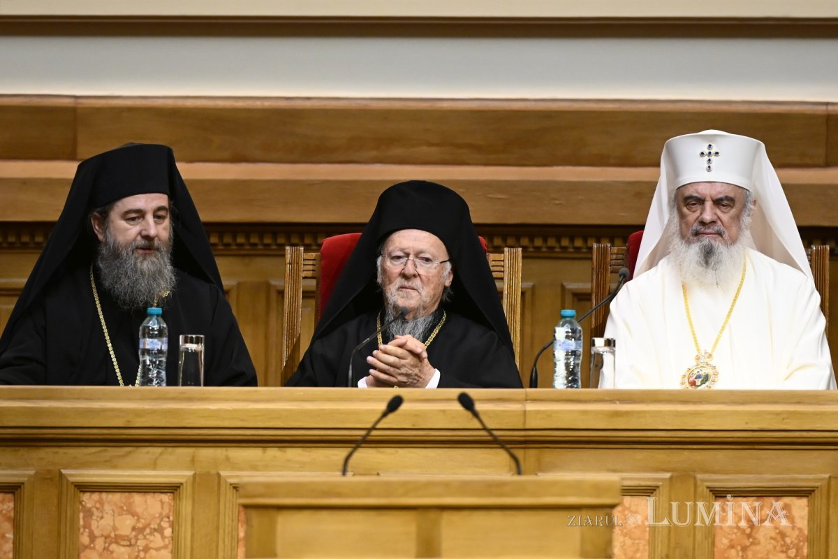 Ședință solemnă a Sfântului Sinod la Palatul Patriarhiei 346248