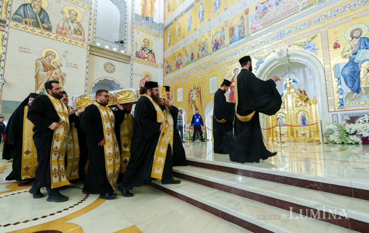 Moaștele Sfântului Cuvios Dimitrie cel Nou au fost duse în Catedrala Națională 346472